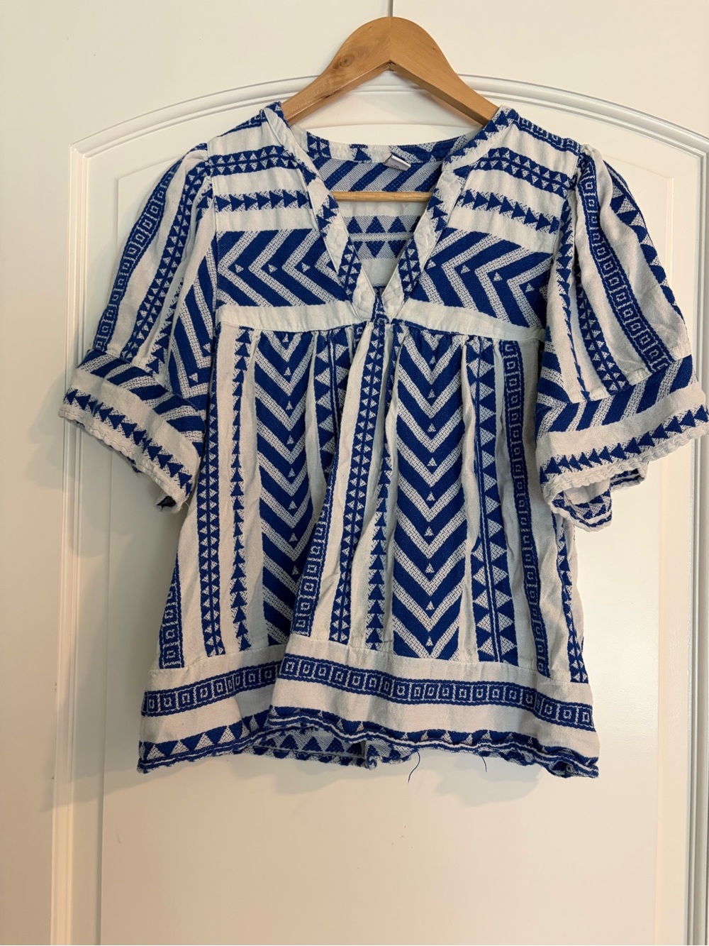 Old Navy Blue and White Geometric Tribal-Patterned Babydoll Cotton Blouse M
